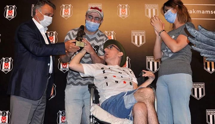 Başkan Çebi'den Samet Karakaş’ın babasına ‘Yılın Babası’ ödülü