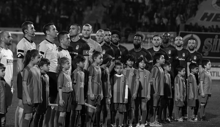 Beşiktaşlı futbolculardan anlamlı hareket