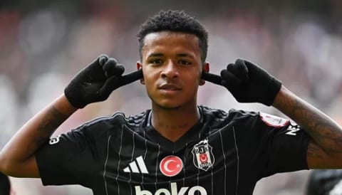 Beşiktaş'ın eski futbolcusu Arroyo'dan olay hareket!