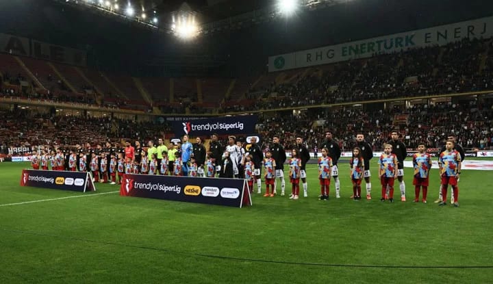 Beşiktaş 3 puanı 3 golle aldı!