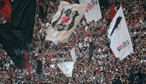 Beşiktaş, alkışlarla soyunma odasına girdi!