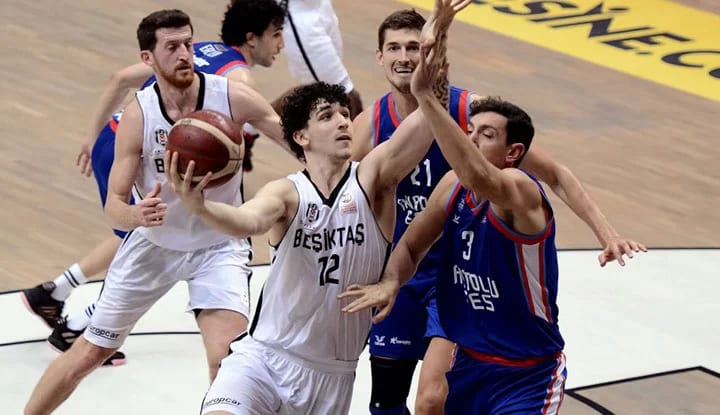 Beşiktaş, Anadolu Efes'e kaybetti