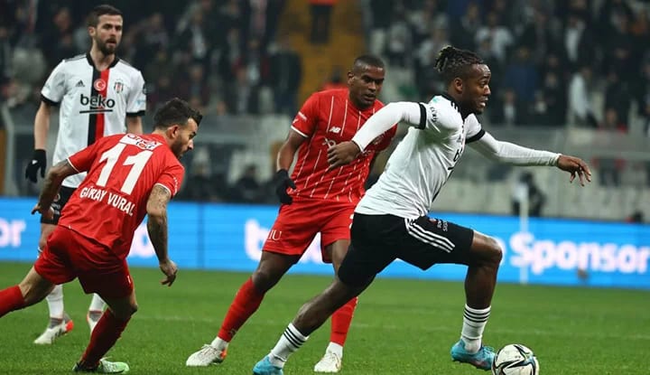 Beşiktaş, Antalyaspor ile berabere kaldı