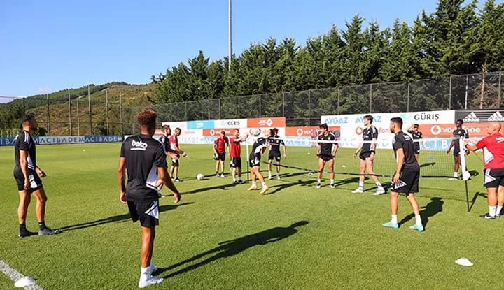 Beşiktaş, ayak tenisi oynadı!