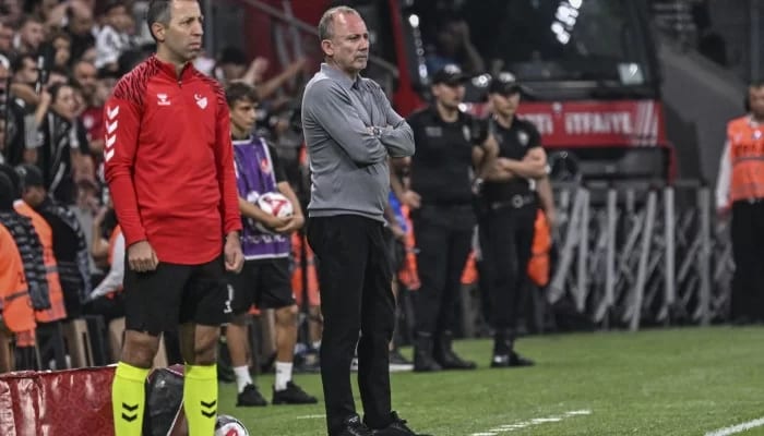 Beşiktaş - Başakşehir maçında kırmızı kart krizi: TRİO ekibi tarafından yorumlandı!