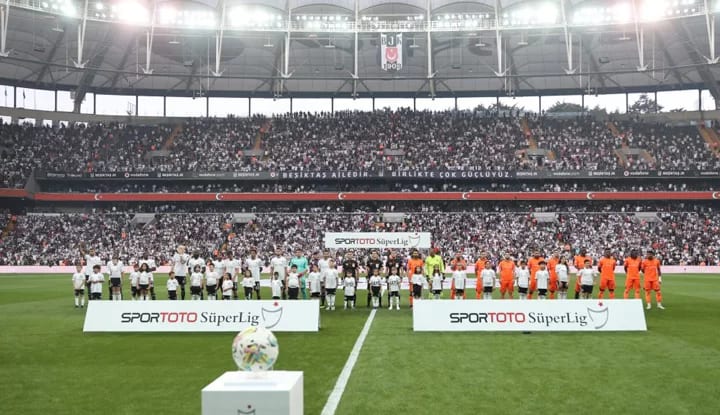 Beşiktaş, Başakşehir’e mağlup oldu!