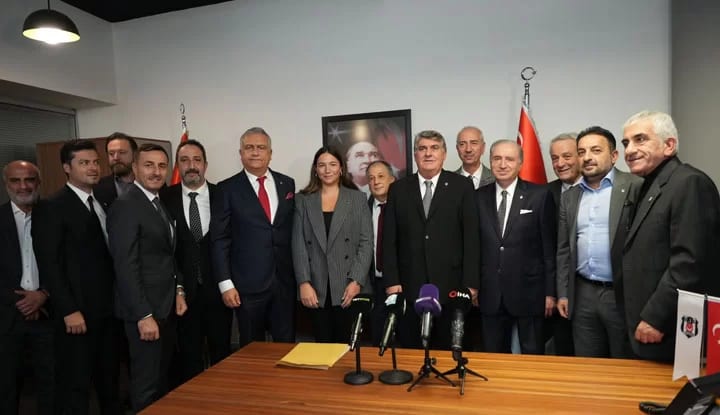 Beşiktaş başkan adayı Serdal Adalı yönetim kurulu listesini açıkladı!