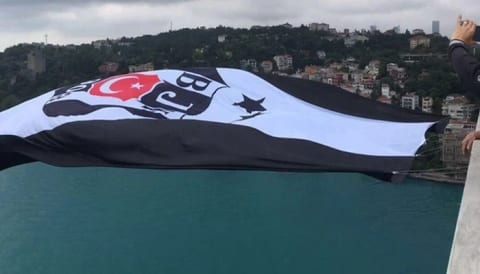 Beşiktaş bayrağı Boğaz Köprüsü’nde dalgalanacak!