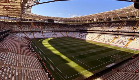 Beşiktaş, bilet fiyatlarındaki dev indirimi resmen açıkladı! İşte yeni fiyatlar...