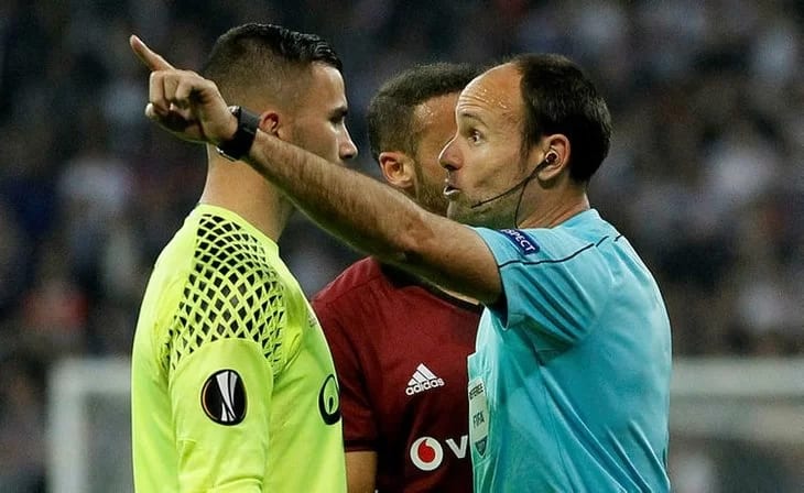 Beşiktaş - Borussia Dortmund maçının hakemi belli oldu!