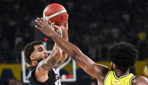Beşiktaş derbide Fenerbahçe'ye mağlup oldu!