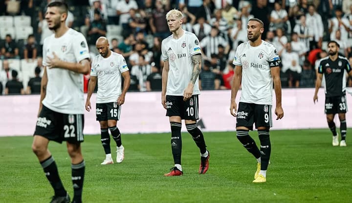 Beşiktaş dünyaları kaçırdı, 3 puanı Başakşehir kaptı!