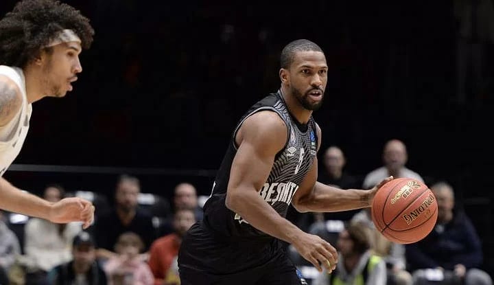 Beşiktaş Emlakjet, Paris Basket'in namağlup ünvanına son verdi!