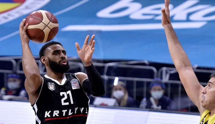 Beşiktaş Erkek Basketbol takımı derbide Fenerbahçe'yi mağlup etti!