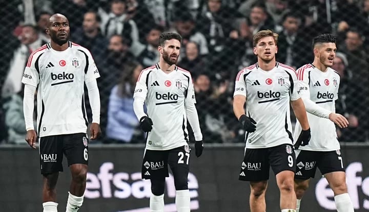 Beşiktaş evinde Göztepe'ye mağlup.