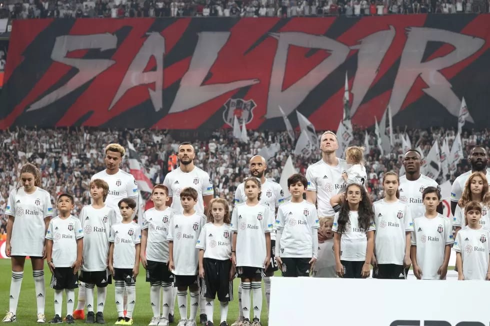 Beşiktaş - Fenerbahçe derbisi Avrupa basınına yansıdı!