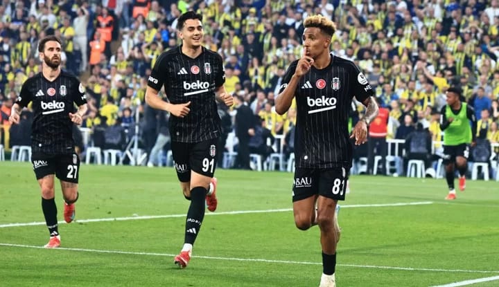 Beşiktaş, Fenerbahçe'ye karşı 20 yıllık hasreti bitirdi!