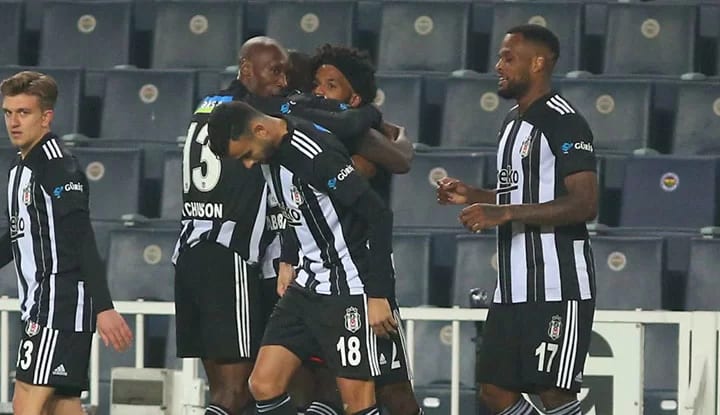 "Beşiktaş, Fenerbahçe'yi 'Kesin şampiyonuz' rüyasından uyandırdı"