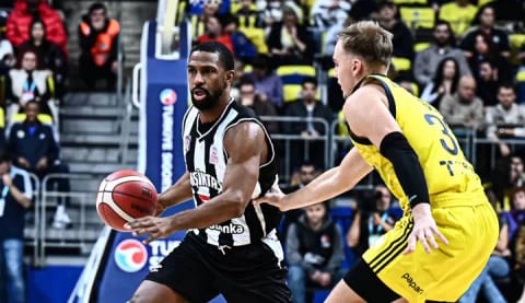 Beşiktaş Fibabanka deplasmanda Fenerbahçe’ye mağlup oldu