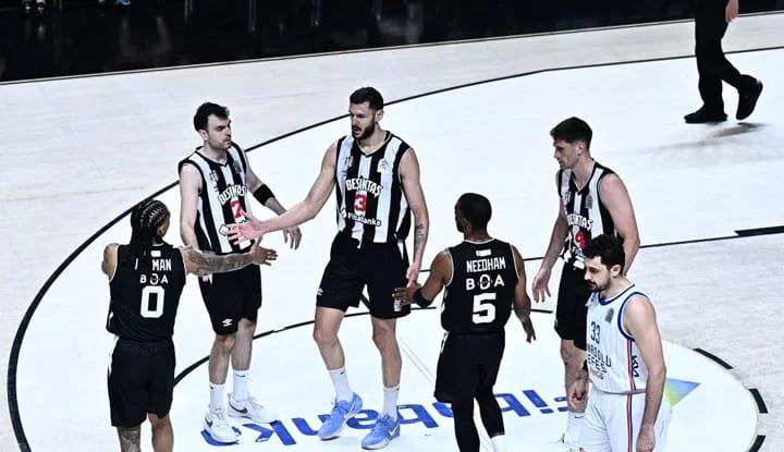 Beşiktaş Fibabanka'dan hakem göndermesi! "Bıraksan, hak eden zaten yener"