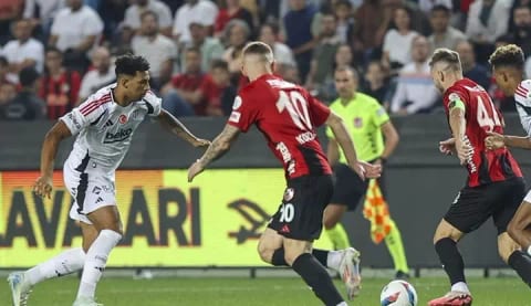 Beşiktaş, Gaziantep deplasmanında son dakikada yıkıldı!