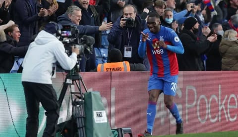 Beşiktaş ile anılan Benteke, İngiltere'de kaldı! 2 yıllık imza attı!