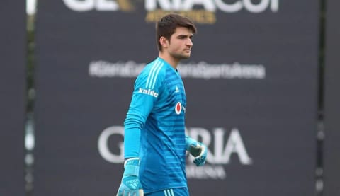 Beşiktaş, kaleci transferini askıya alabilir!