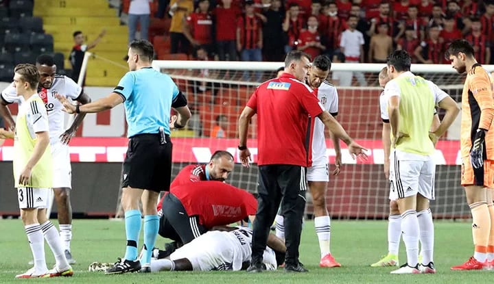 Beşiktaş Kulüp Doktoru, Necip Uysal'ın N'Sakala'ya müdahalesi için ne dedi? İşte o sözler...