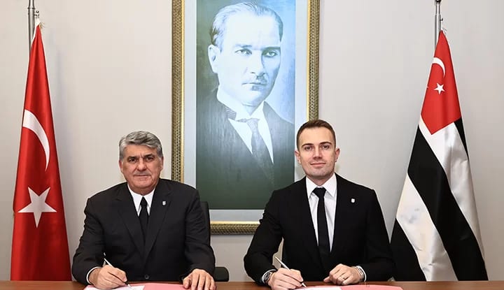 Beşiktaş Mert Günok'la yeni sözleşme imzaladı!