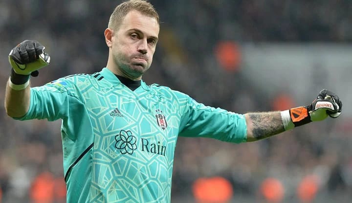 Beşiktaş, Mert Günok'un sözleşmesini uzattı!