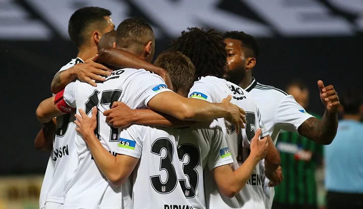 Beşiktaş mücadeleyi bırakmadı! Sen de "Bırakmam" yaz 1903'e gönder!
