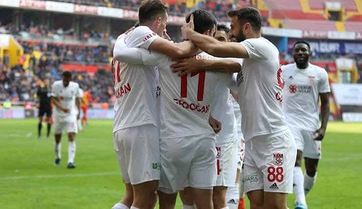 Beşiktaş, Sivasspor'un parlayan ismini gündemine aldı!