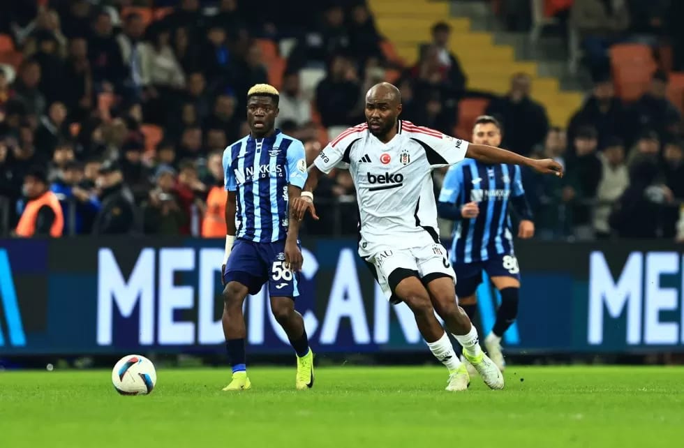Beşiktaş soyunma odası karıştı! Mert Günok çıldırdı, 'Sizin tek derdiniz para'