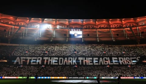 Beşiktaş taraftarı İngiltere'de gündem oldu! Hakemin düdüğünü bile duyamadılar!