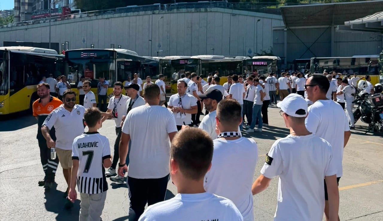 Beşiktaş taraftarı Kadıköy deplasmanı için toplandı!