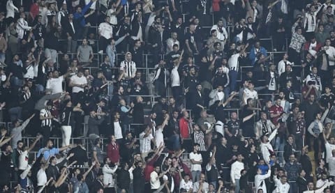 Beşiktaş taraftarından Beşiktaş yönetimine transfer tepkisi!