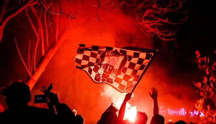 Beşiktaş taraftarından takıma ve teknik heyete büyük eleştiri!