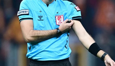 Beşiktaş taraftarlarının hakem isyanı!