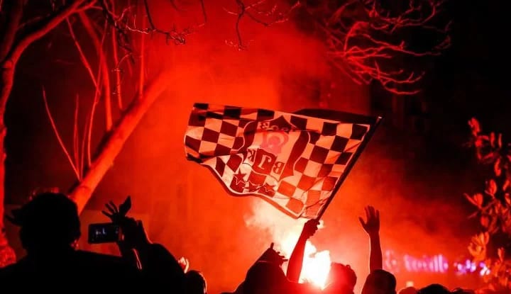Beşiktaş tribünlerinden yönetim istifa sesleri!
