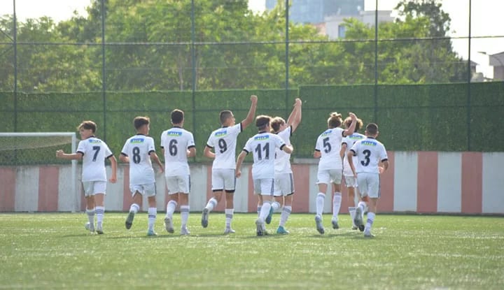Beşiktaş U-14 Akademi Takımı, yarı finalde