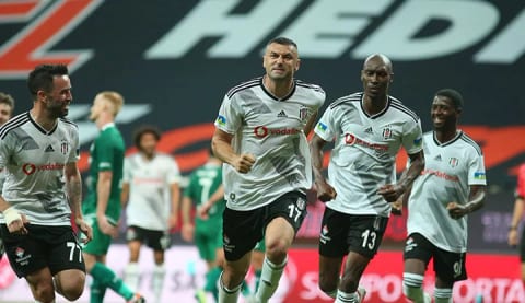"Beşiktaş, üçüncülüğü kovalıyor"