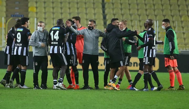 "Beşiktaş, unutulmaz bir zaferle Kadıköy'den dönüyor; gecenin yıldızı..."