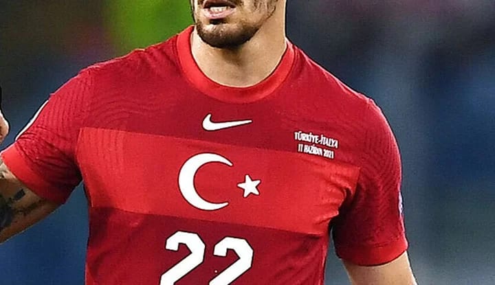 Beşiktaş ve Fenerbahçe Milli futbolcu için karşı karşıya geldi!