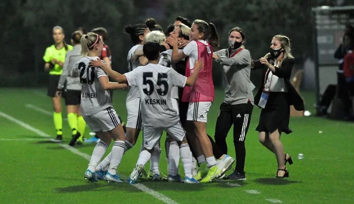 Beşiktaş Vodafone çeyrek finalde!