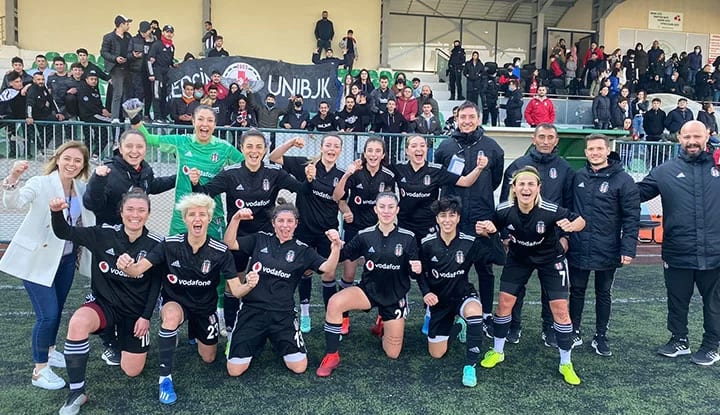 Beşiktaş Vodafone, tek yedekle maça çıktı; 5 attı ve 4'te 4 yaptı!