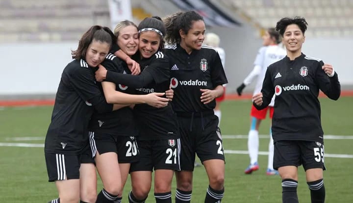 Beşiktaş Vodafone'dan 11 gollü galibiyet
