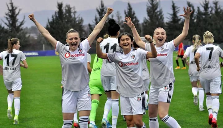 Beşiktaş Vodafone'dan lige süper başlangıç! Büyük fark...