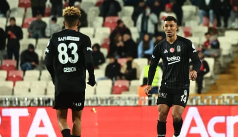 Beşiktaş zorlu Sivas deplasmanında 3 puanı iki golle aldı!