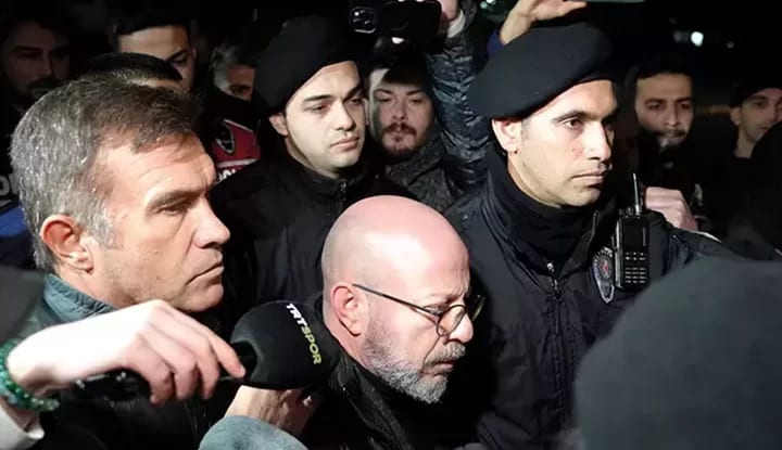 Beşiktaş'a havaalanında taraftar protestosu! 'Haklısınız, gereğini yapacağız'