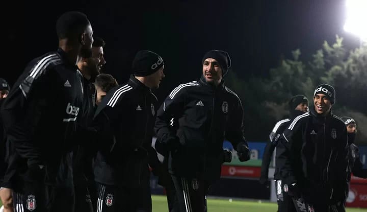 Beşiktaş'ın Altay maçı kamp kadrosu açıklandı! Yeniden kadroya döndü!